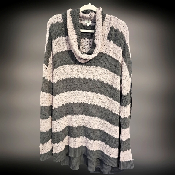 14th & Union Sweater Med - Picture 1 of 8